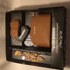 Brand new with tags Steve Madden 3 peice gift set.